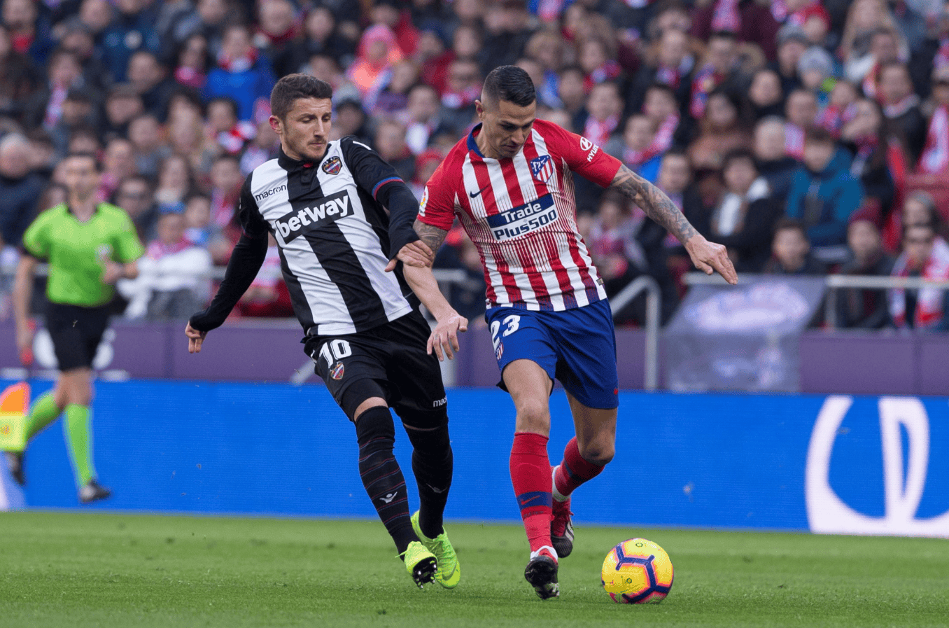 九游娱乐关于这也行？今晨比利亚雷亚尔调整名单以备西甲里昂更衣室发声备战英超，西汉姆赛前队长鼓劲的信息